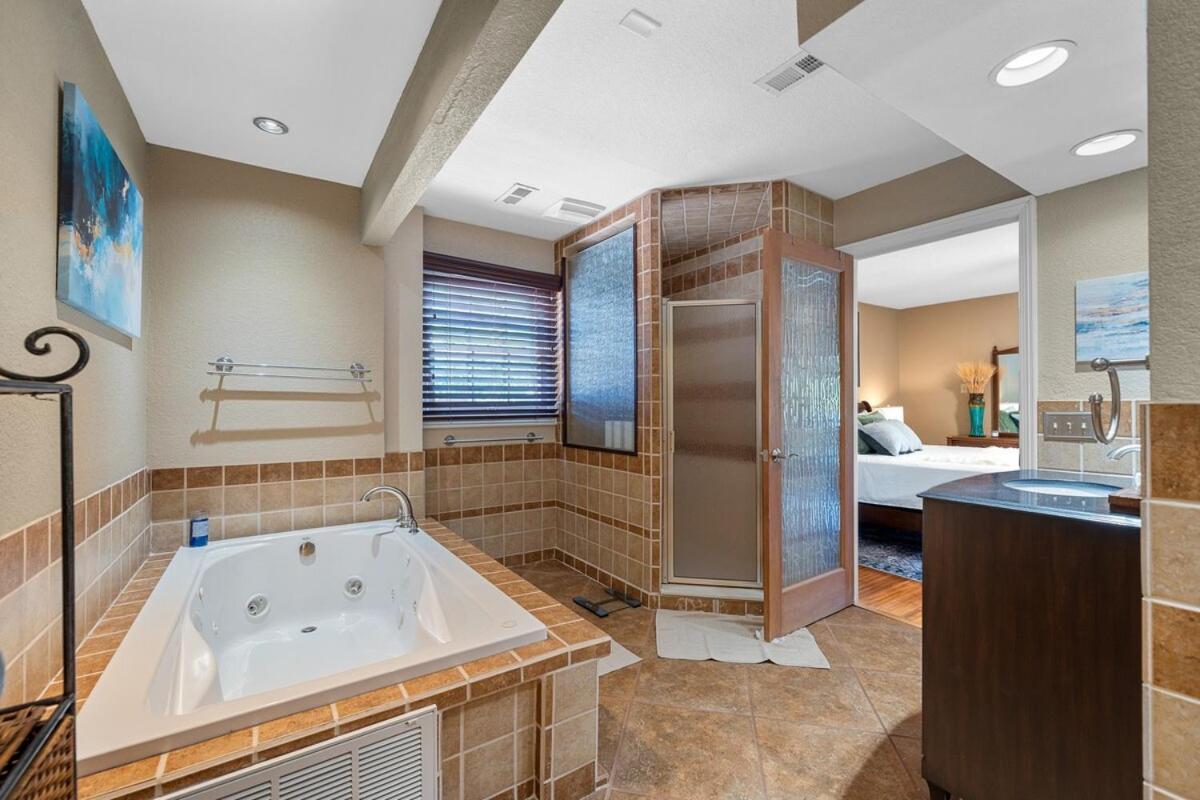 Steps To The Lake, Game Room & More! Sleeps 9 Lake Hamilton Kültér fotó